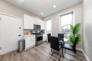 The Secret West Loop Oasis for up to 4 guests with 4K Smart HDTV (Roku/Netflix) and fast dedicated Internet! - Chicago - 9