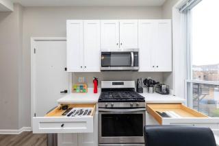 The Secret West Loop Oasis for up to 4 guests with 4K Smart HDTV (Roku/Netflix) and fast dedicated Internet! - Chicago - 2