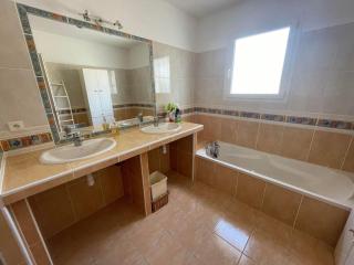 Villa St Cyprien piscine privée vélos wifi - 1