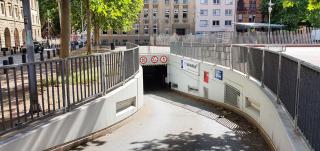 Helles Zimmer mit Kingsize-Bett - Mannheim - 2