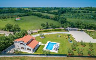 Traumhafte Villa mit privatem Pool, WLAN, Kinderspielplatz und großen Garten mit Grill - Marčana - 6