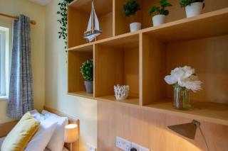 88 - Spacious Townhouse by Shortstays - 1