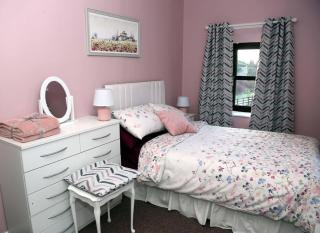 3 Bed Farmhouse - Sleeps 6 - Wifi - Parking - 0