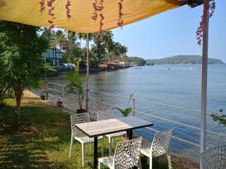 GS Home on the Bay- Super Sea & Garden view Glass studio apartment - Vagator - 4