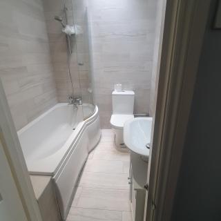 Flat with excellent transport links to central London. - 3