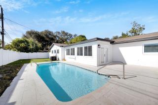 Coastal Oasis in Seminole: Heated Pool Paradise! - Seminole - 9