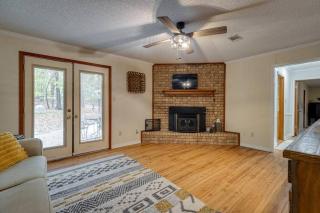 Rustic Flames & 4-Bedroom Comfort - West Monroe - 4