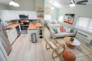 The StayAwhile Studio - Lawrence - 0