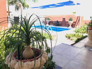 Amplios exteriores y alberca - San Carlos - 5