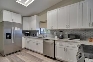 Ideally Located Palm Harbor Condo Walk Downtown! - 9