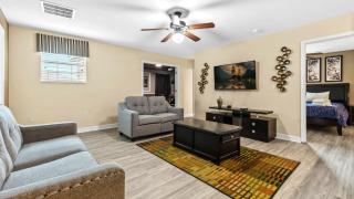 Spacious Getaway with Pool, Near Orlando Parks - Davenport - 7