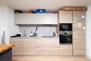 Chic City 1 Bedroom Apartment with Balcony Views - 5