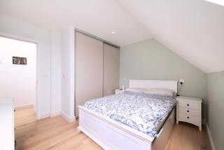 Chic City 1 Bedroom Apartment with Balcony Views - 1