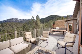 Pine Mountain Club Cabin with Private Deck and Views! - Pine Mountain Club - 0