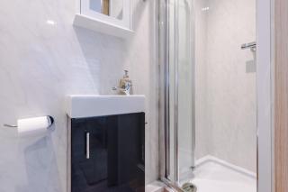 4 Bedroom Victorian House - 5