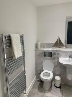 LUXURY 3 BED HOME with MULTIPLE FREE PARKING BAYS Early Check-in Late Check- Out Allowed - West Thurrock - 2