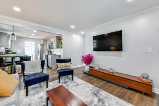 Newly Updated Home about 3 Mi to Downtown Charlotte! - Charlotte - 6