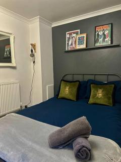 Quirky two bed apartment in Cheltenham town centre - 9