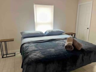 New 3 Bed 2 bath & full kitchen - Cape Coral - 1