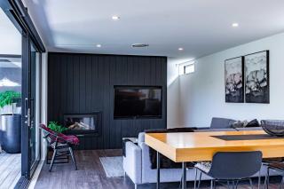 Noir North Retreat - 2