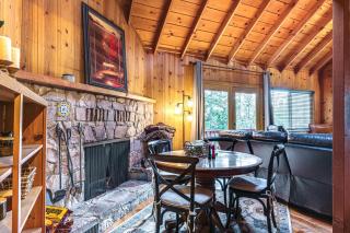 Cozy Mi-Wuk Village Cabin 18 Mi to Dodge Ridge! - Mi-Wuk Village - 6