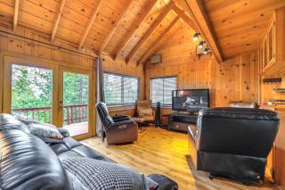 Cozy Mi-Wuk Village Cabin 18 Mi to Dodge Ridge! - Mi-Wuk Village - 4