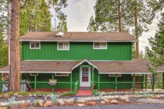 Cozy Mi-Wuk Village Cabin 18 Mi to Dodge Ridge! - Mi-Wuk Village - 0