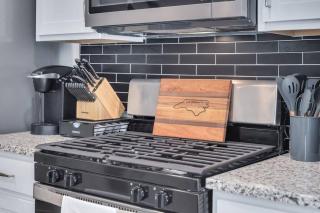 Modern townhome w/ Office Near Downtown Angier - Mount Pleasant - 2