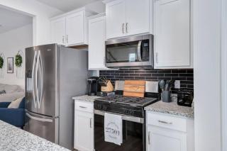 Modern townhome w/ Office Near Downtown Angier - Mount Pleasant - 3