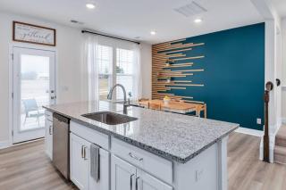 Modern townhome w/ Office Near Downtown Angier - Mount Pleasant - 1