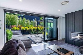 Noir South Retreat - 9