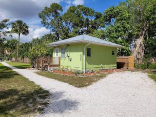 Iguana Updated Home By Large Imperial River 1 Mi to Beach - Bonita Springs - 0
