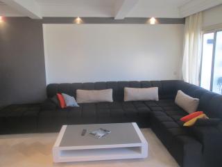 Big & Comfortable 3 Bed Home, Maarif, Kids Welcome, Full Amenities - 2