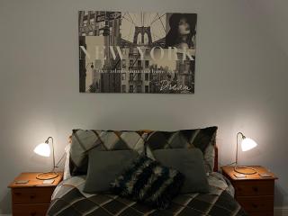 Beanie’s North Swindon DoubleBed - Blunsdon Saint Andrew - 0