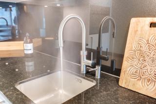 Bijou Lake Side - mit Seesicht und Privatstrand - Faulensee - 5