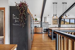The Shotover Barn -Mountain View Retreat- 13 guests - Queenstown - 2