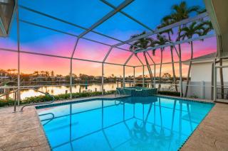 New 2024 Renovation! Gorgeous Island Oasis with SW Exposure on Marco Island - Marco Island - 9