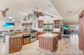 Luxurious Beachside Oasis with Infinity Pool on Marco Island - Marco Island - 4