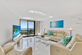 Stunning 2-Bedroom Beachfront Condo with Breathtaking Views - Marco Island - 0