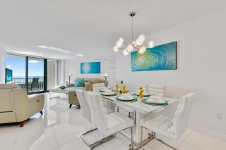 Stunning 2-Bedroom Beachfront Condo with Breathtaking Views - Marco Island - 3