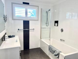 Alkira - comfy home with pool - Port Macquarie - 4