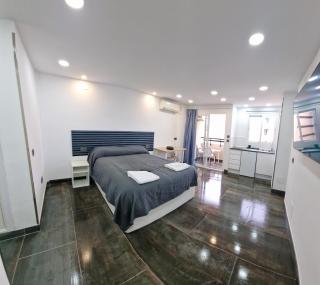 ESTUDIO RECIEN REFORMADO EN HOTEL 1 LINEA PLAYa - Torremolinos - 6