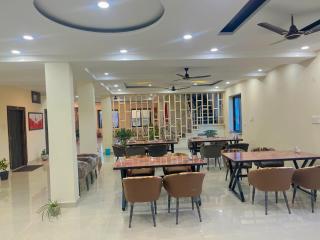 Hotel Maa Chintpurni International - Bharwain - 3