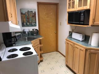Furnished 1BR Apt with Equipped Office- North Seattle - Seattle - 7