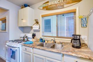 Steps to Beach and Bites Catalina Island Retreat! - Avalon - 2