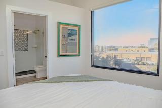 The Hive 301 King Suite - Wilmington - 5