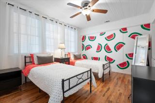 Summertime Home For 8, Fast Ev ChargerPets Fenced Yard - Richmond Hill - 0