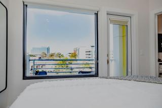 The Hive 302 King with Balcony - Wilmington - 4