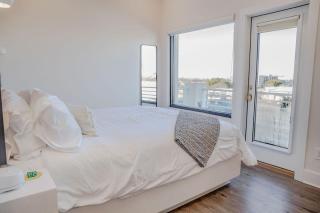 The Hive 302 King with Balcony - Wilmington - 1