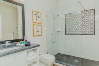 The Hive 102 King with Balcony Pet Friendly - Wilmington - 6